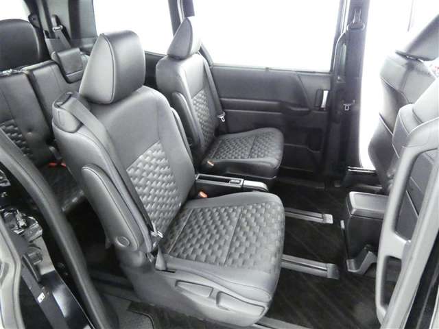 Toyota Voxy 12