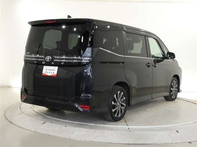 Toyota Voxy 6