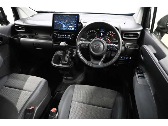 Toyota Sienta 4