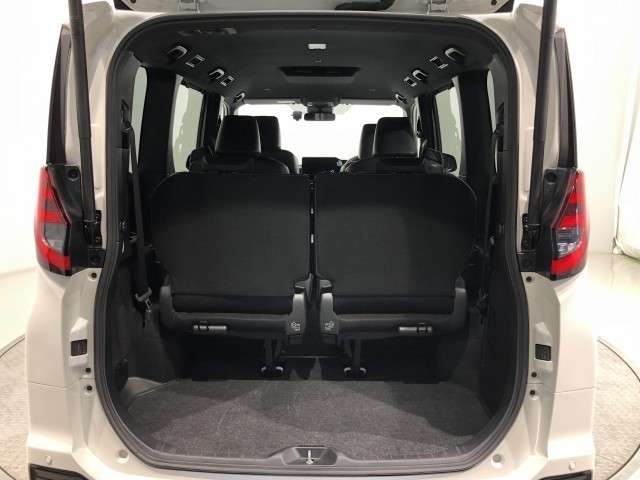 Toyota Noah 12