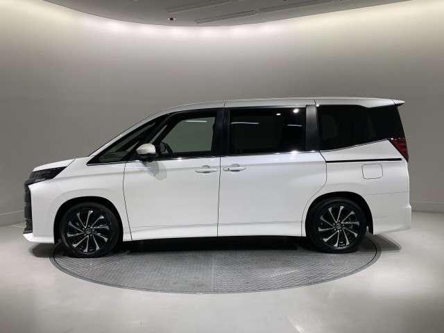 Toyota Noah 3