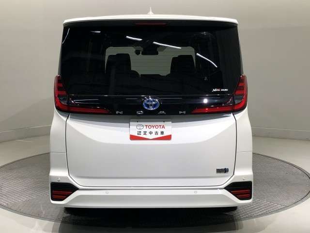 Toyota Noah 5