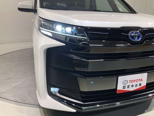 Toyota Noah 8