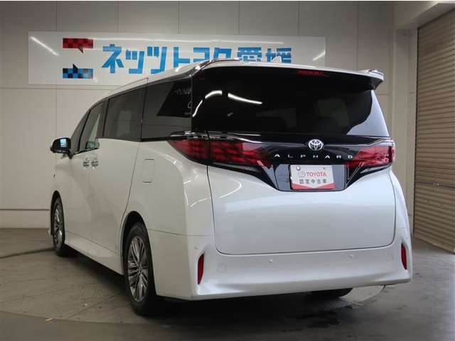 Toyota Alphard 3