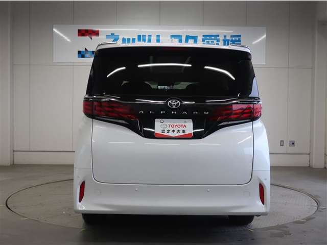 Toyota Alphard 4