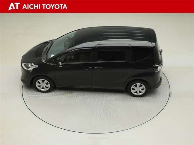 Toyota Sienta 11