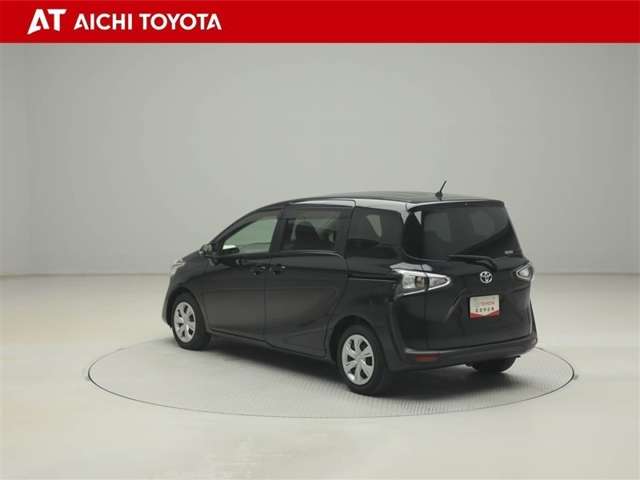 Toyota Sienta 4