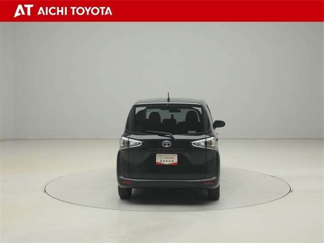 Toyota Sienta 5