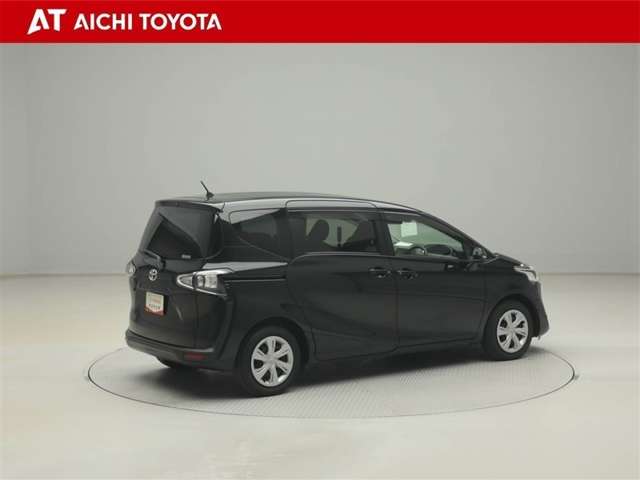 Toyota Sienta 6