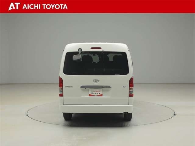 Toyota Hiace 5