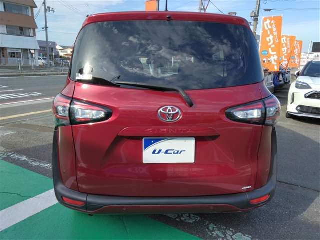 Toyota Sienta 3