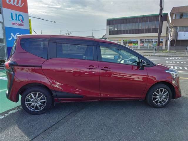 Toyota Sienta 4