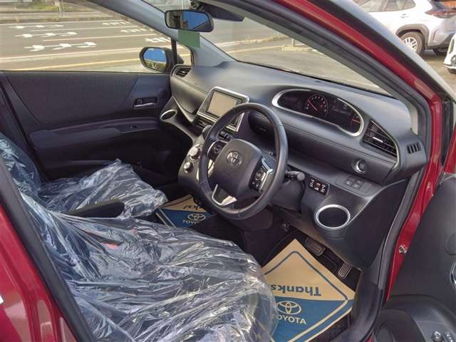Toyota Sienta 5