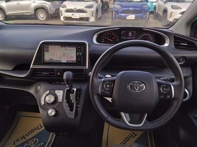 Toyota Sienta 6