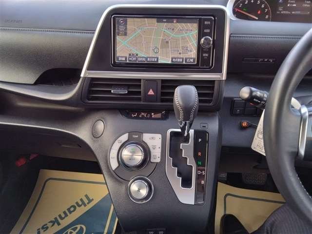 Toyota Sienta 10