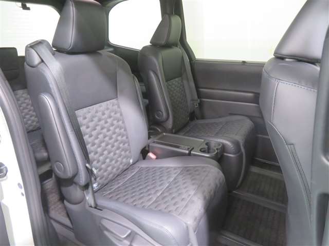 Toyota Voxy 11