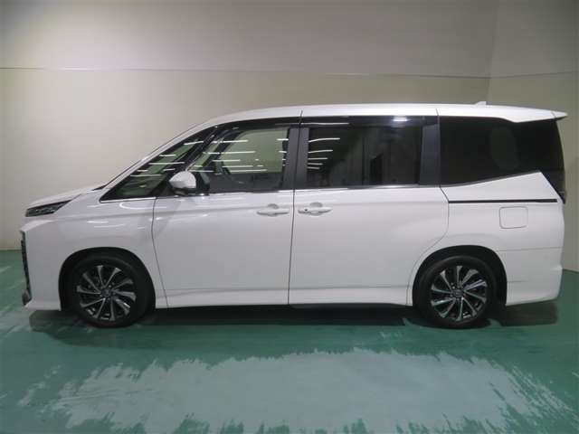 Toyota Voxy 6