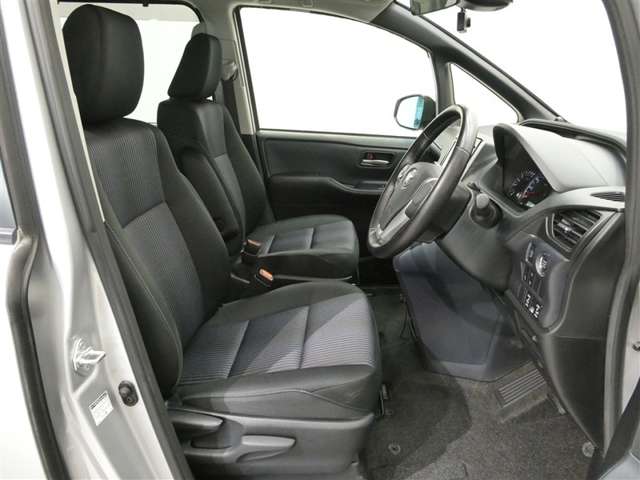 Toyota Noah 11