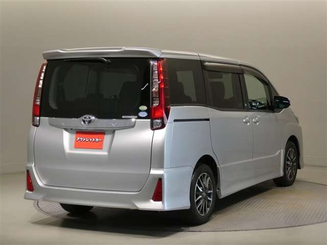 Toyota Noah 5