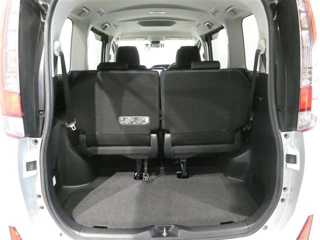 Toyota Noah 9