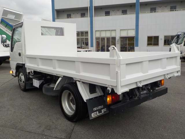 Isuzu Elf 7