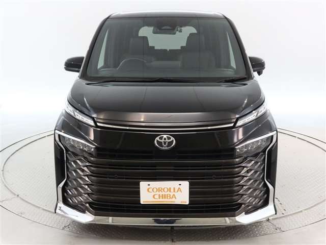 Toyota Voxy 2