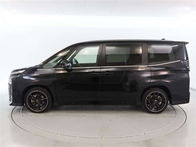 Toyota Voxy 3