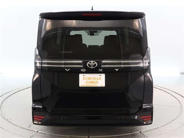 Toyota Voxy 4