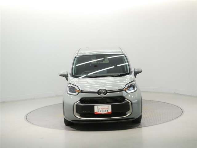 Toyota Sienta 3