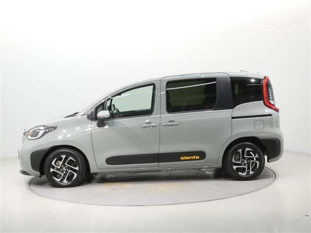 Toyota Sienta 4