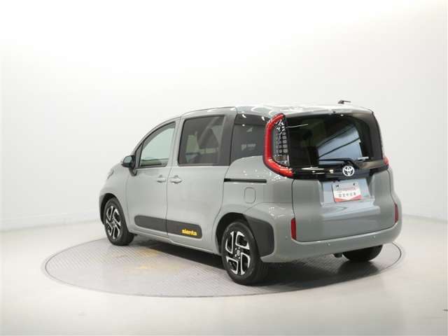 Toyota Sienta 5