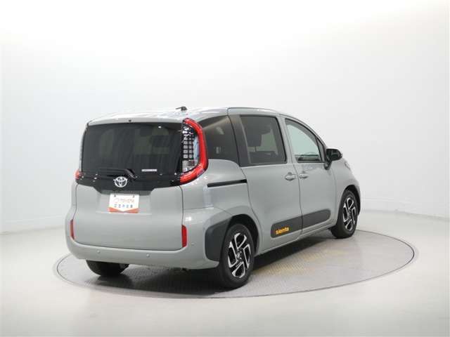 Toyota Sienta 7