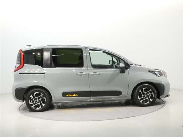 Toyota Sienta 8