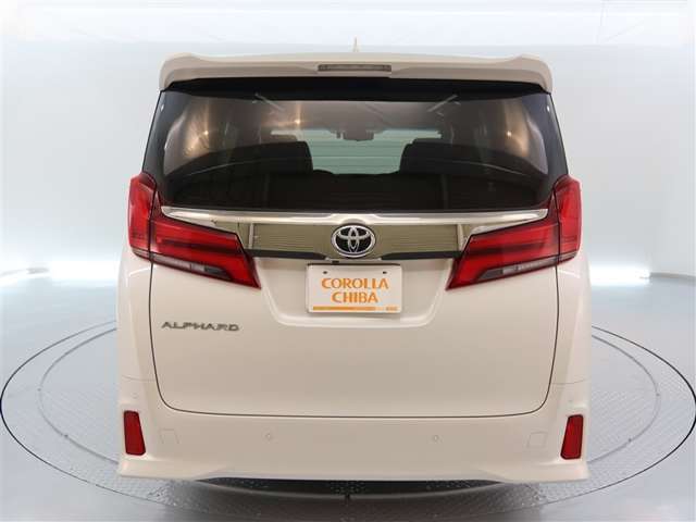 Toyota Alphard 4