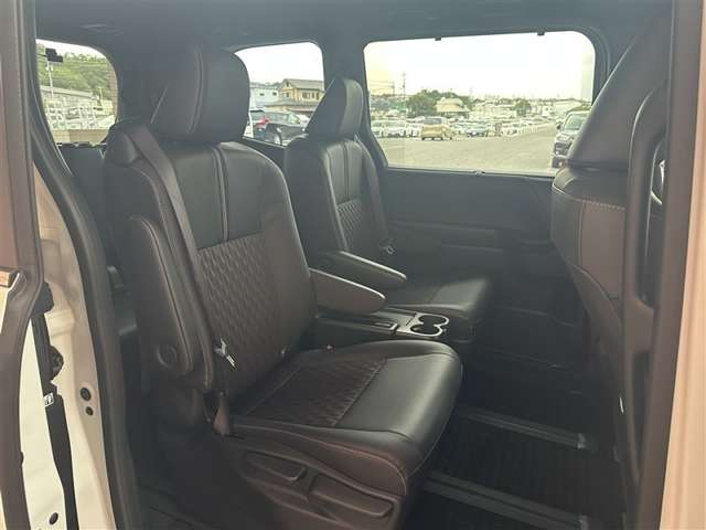 Toyota Noah 11