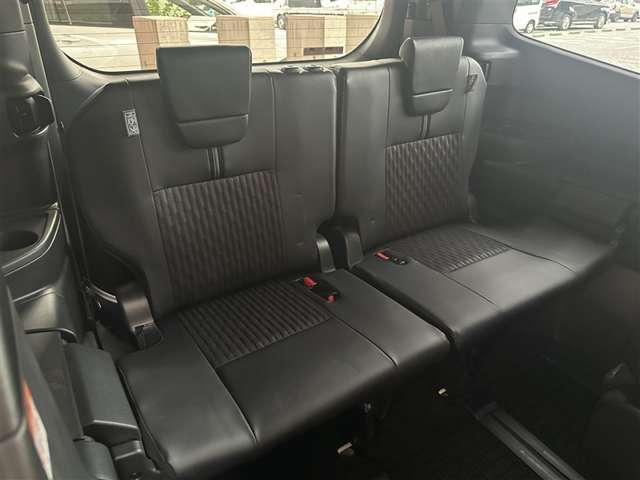 Toyota Noah 12
