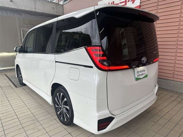 Toyota Noah 7
