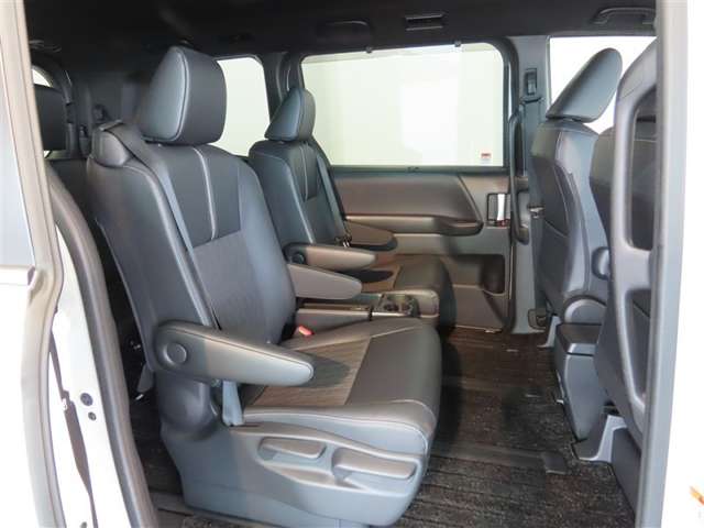 Toyota Noah 11