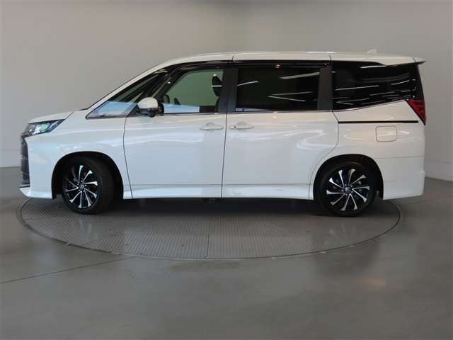 Toyota Noah 6