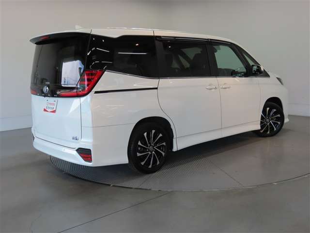Toyota Noah 7