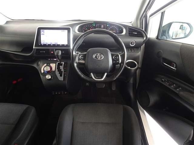 Toyota Sienta 5