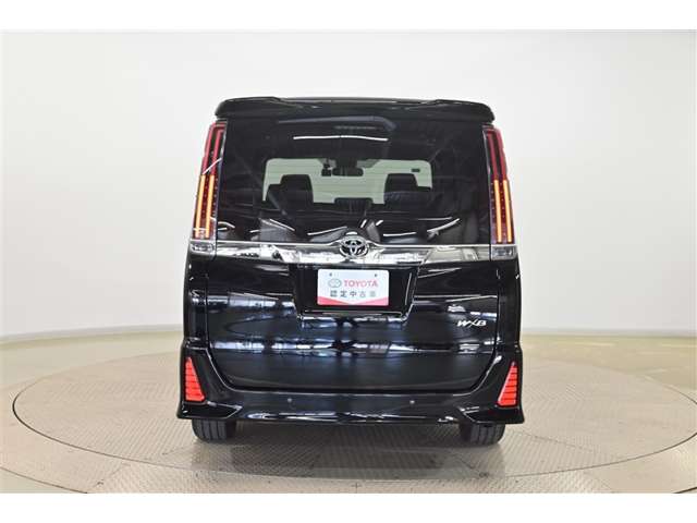 Toyota Noah 3