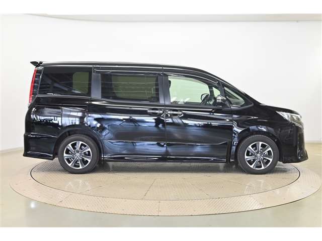 Toyota Noah 4