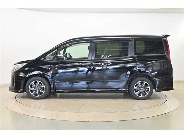 Toyota Noah 5