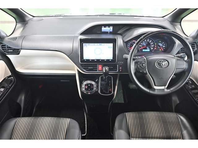 Toyota Noah 6