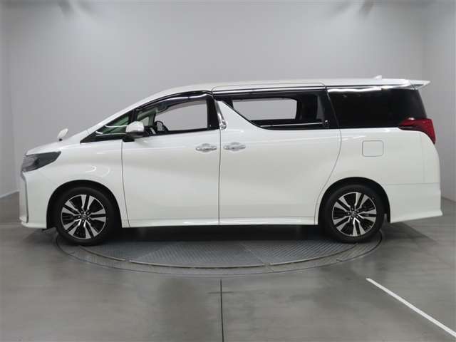 Toyota Alphard 4