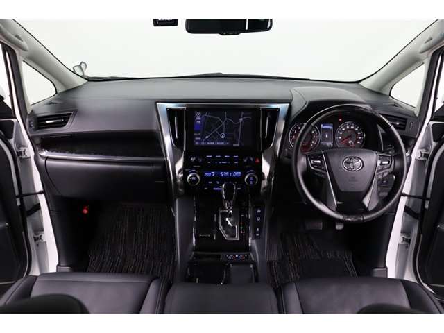 Toyota Alphard 6