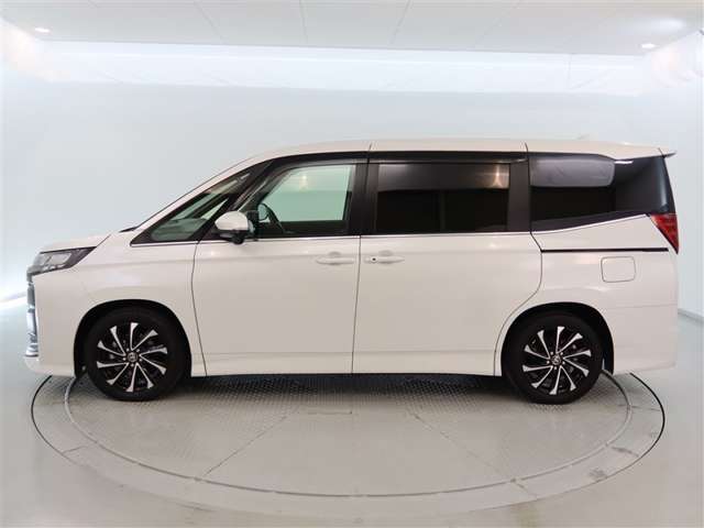 Toyota Noah 3