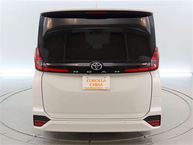 Toyota Noah 4