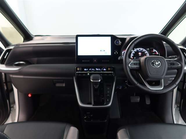 Toyota Noah 8